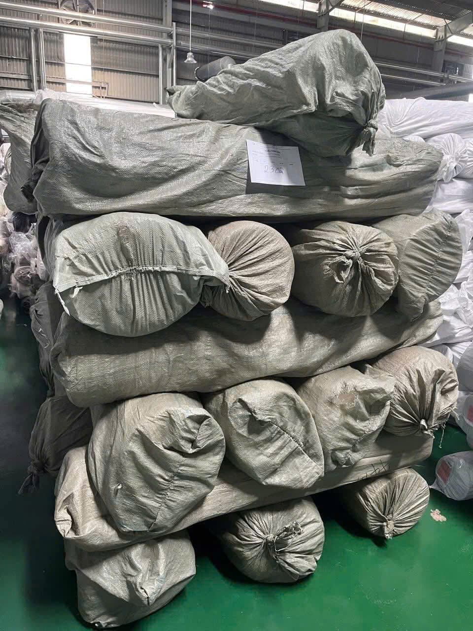 Vải cây bọc bao chờ vận chuyển