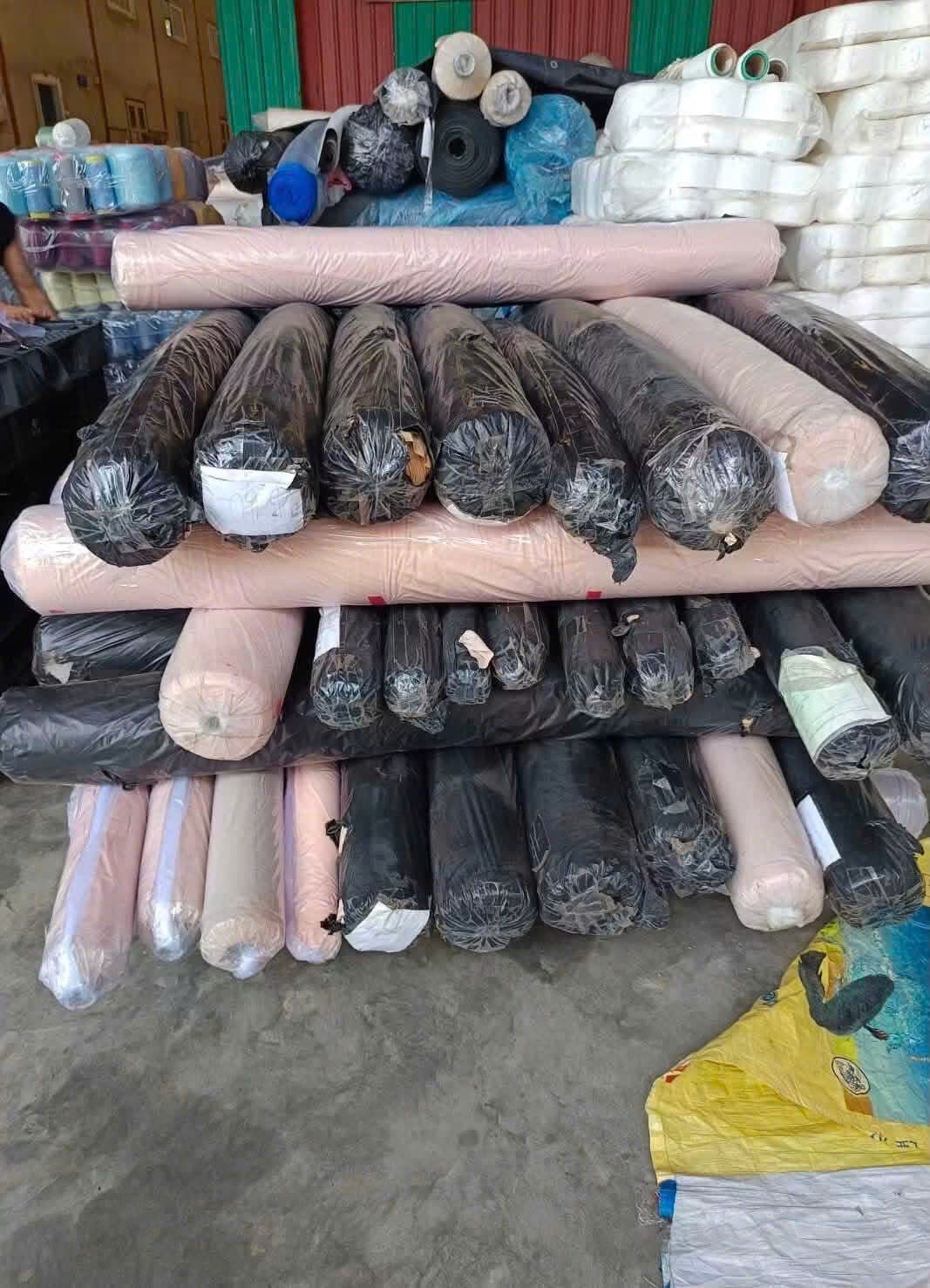 Cây vải hồng và đen tồn kho