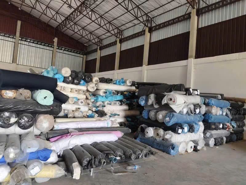 Nhà kho chứa vải tồn kho đã thu mua