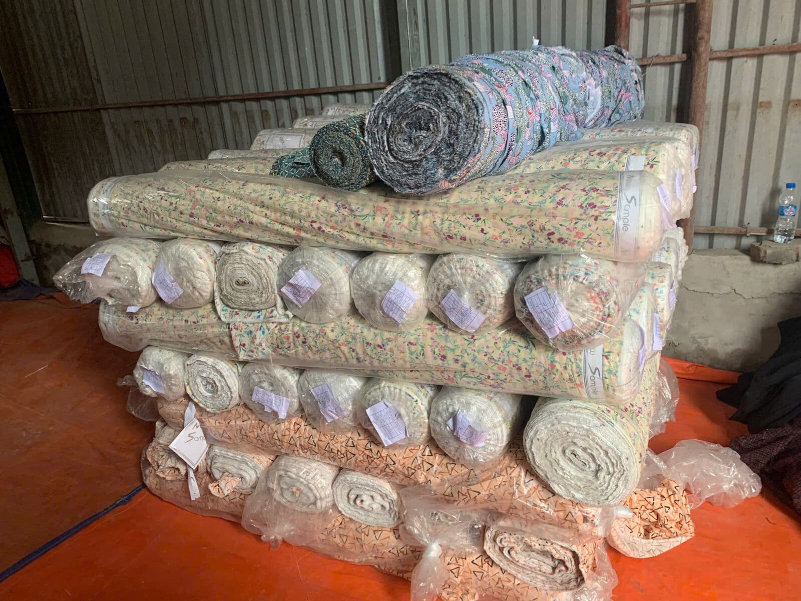 Cây vải hoa trên pallet